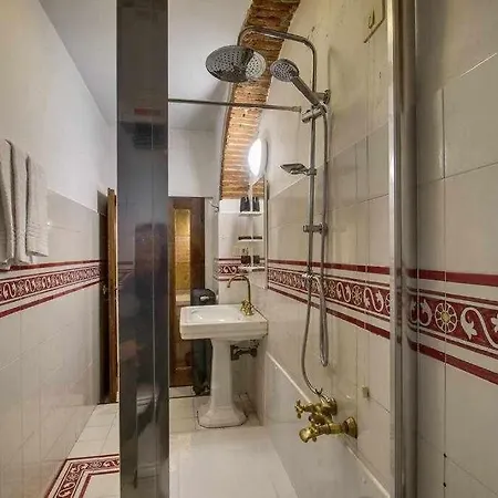 アパート Two Bedrooms Near The Duomo *